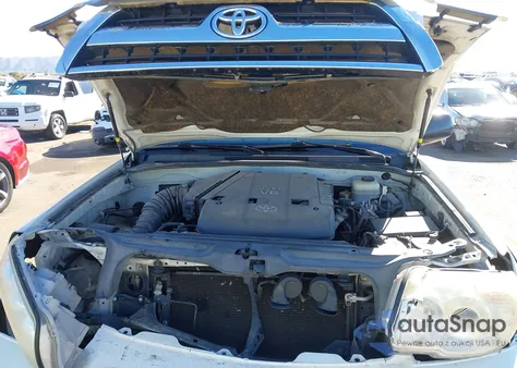 2009 Toyota 4Runner Sr5 V6 z USA, uszkodzony, nr VIN JTEBU14R69K036655